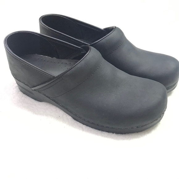 black dansko professional clogs
